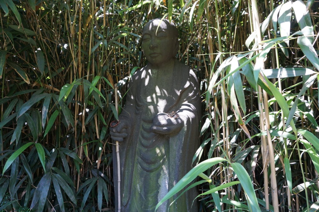 Statue of a traditional Japanese man among a bamboo field