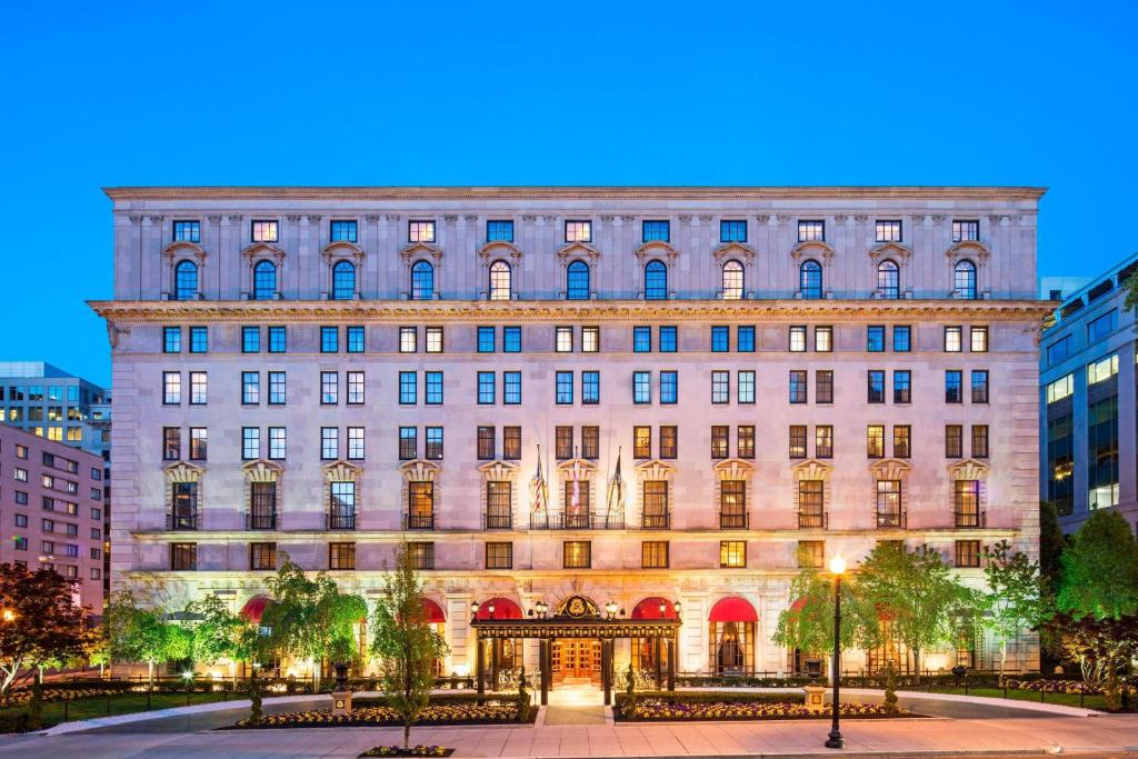 Exterior of the St. Regis Hotel in DC with curved driveway at sunset